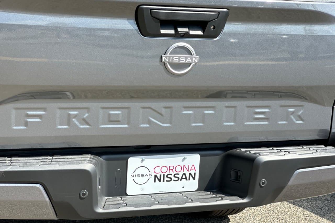 2027 Nissan Frontier SV 22