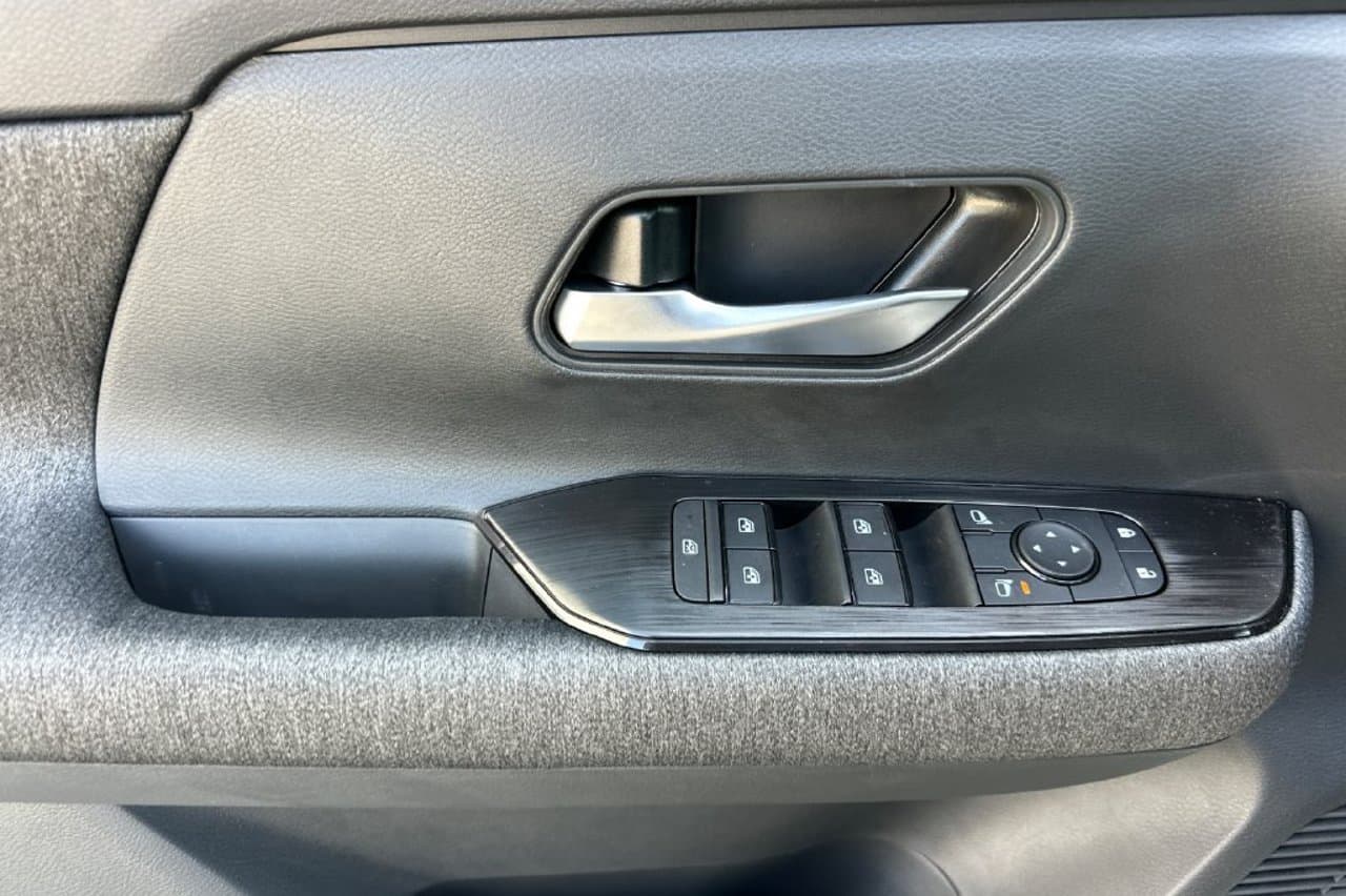 2027 Nissan Kicks SV 8
