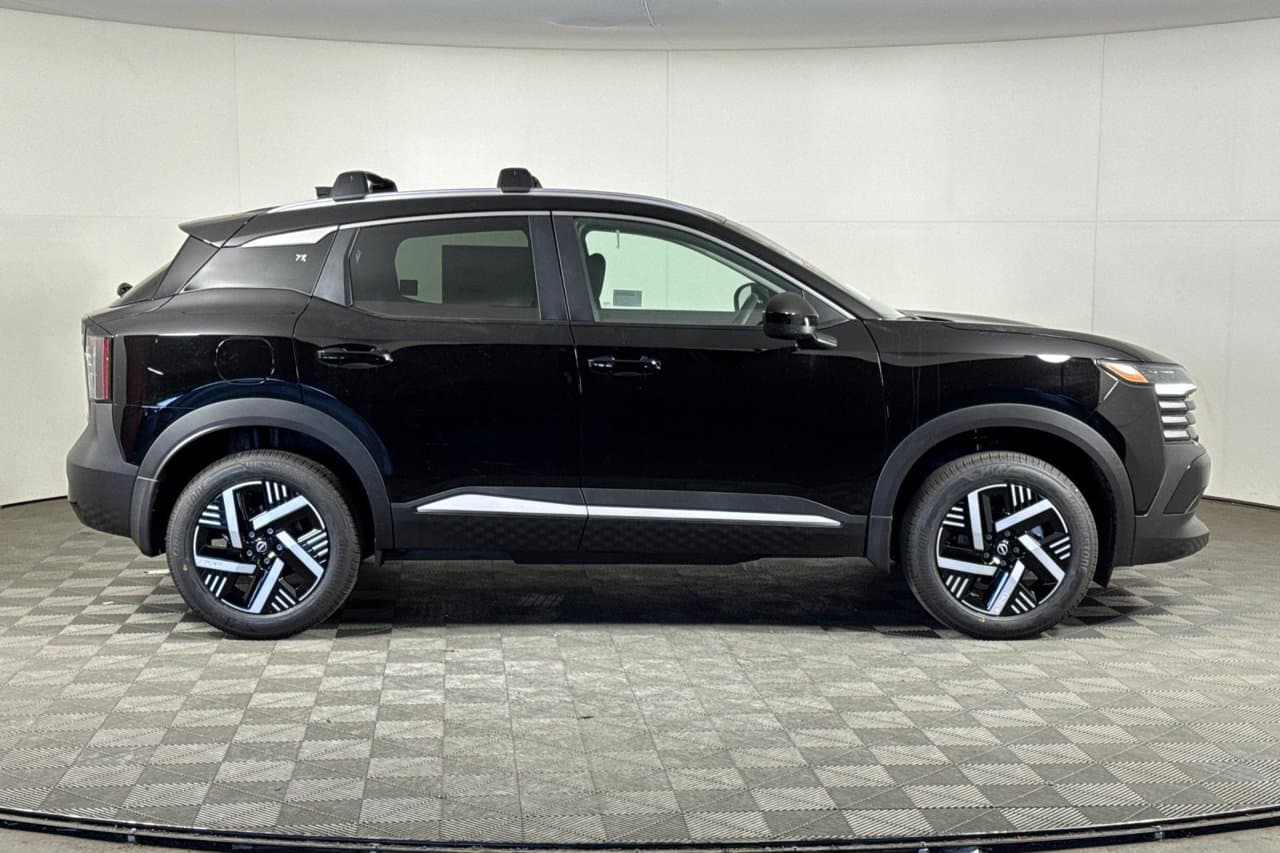 2027 Nissan Kicks SV 2