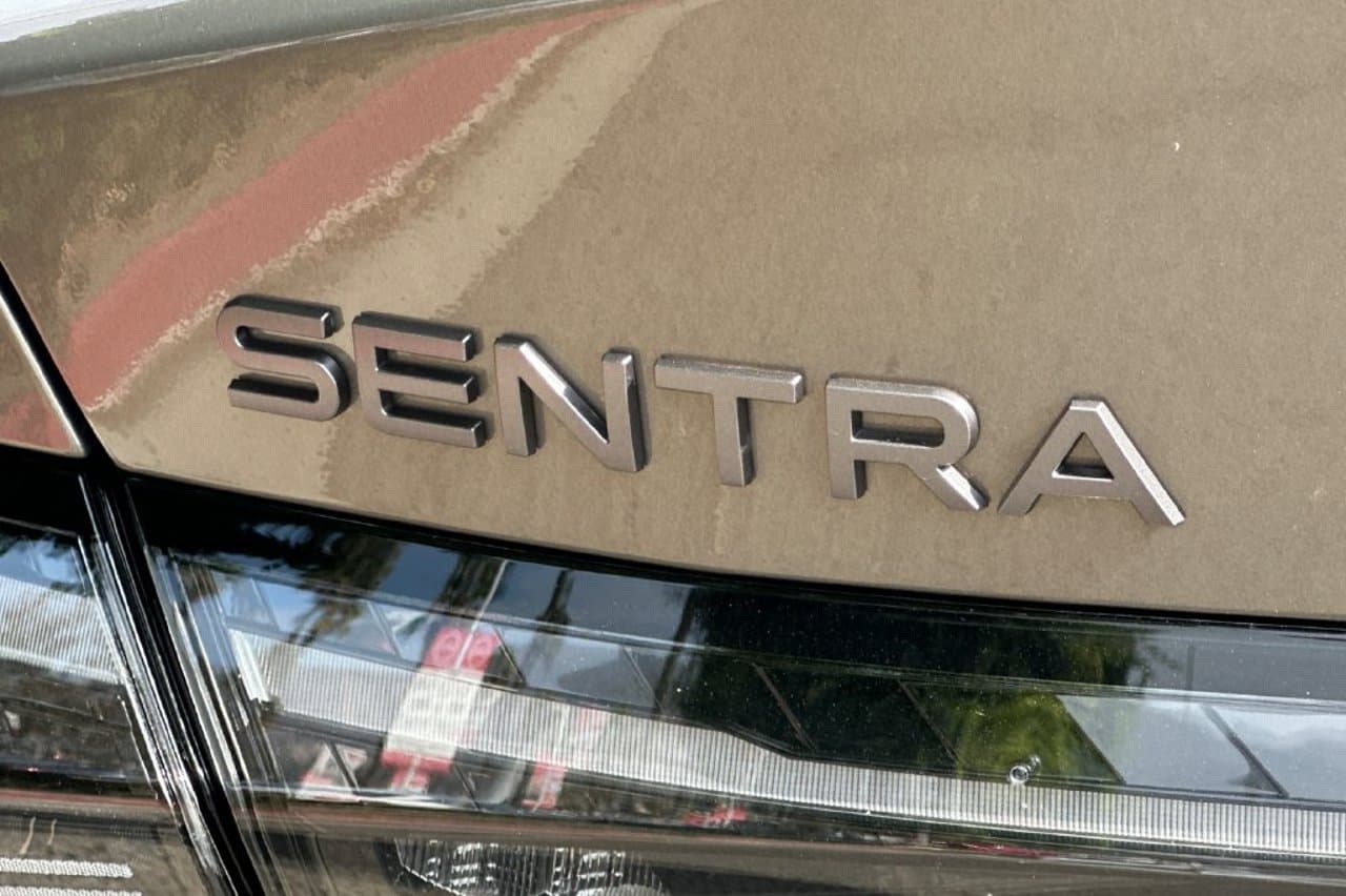 2027 Nissan Sentra SV 22