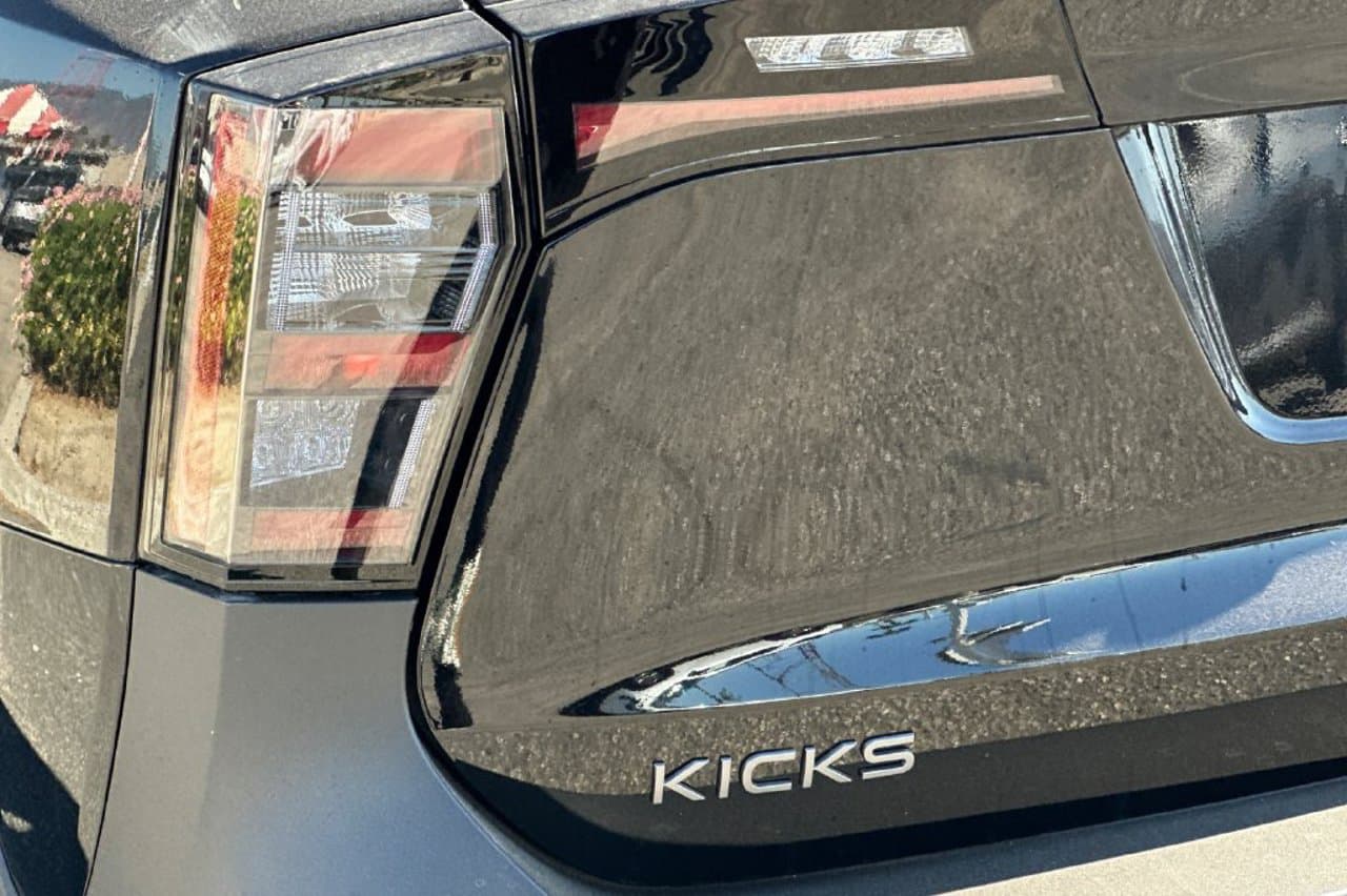 2027 Nissan Kicks SR 20