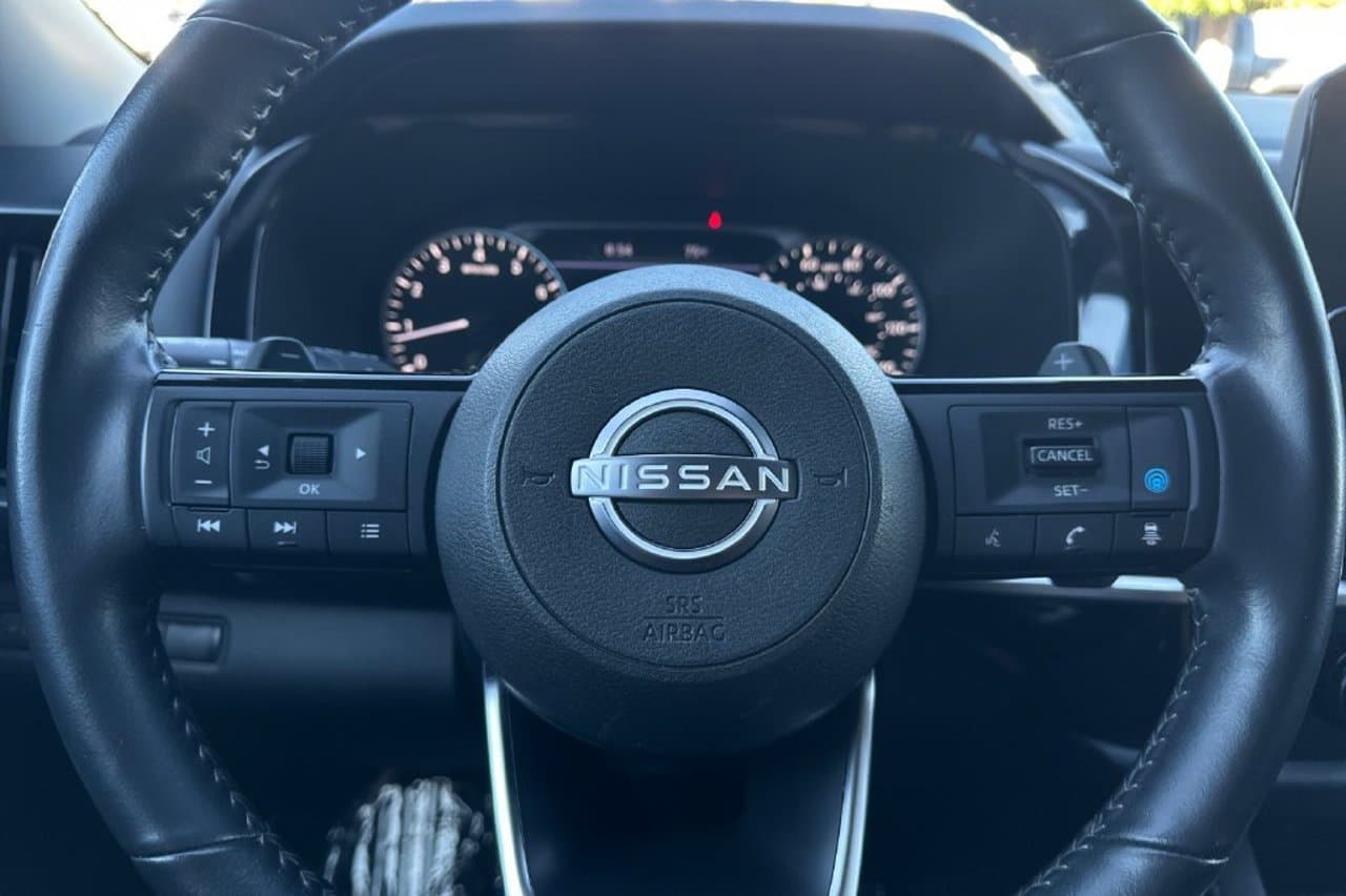 2025 Nissan Pathfinder SL 21