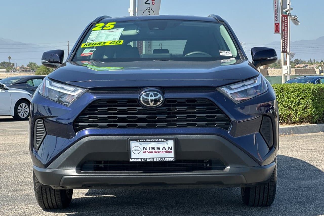2025 Toyota RAV4 XLE 6