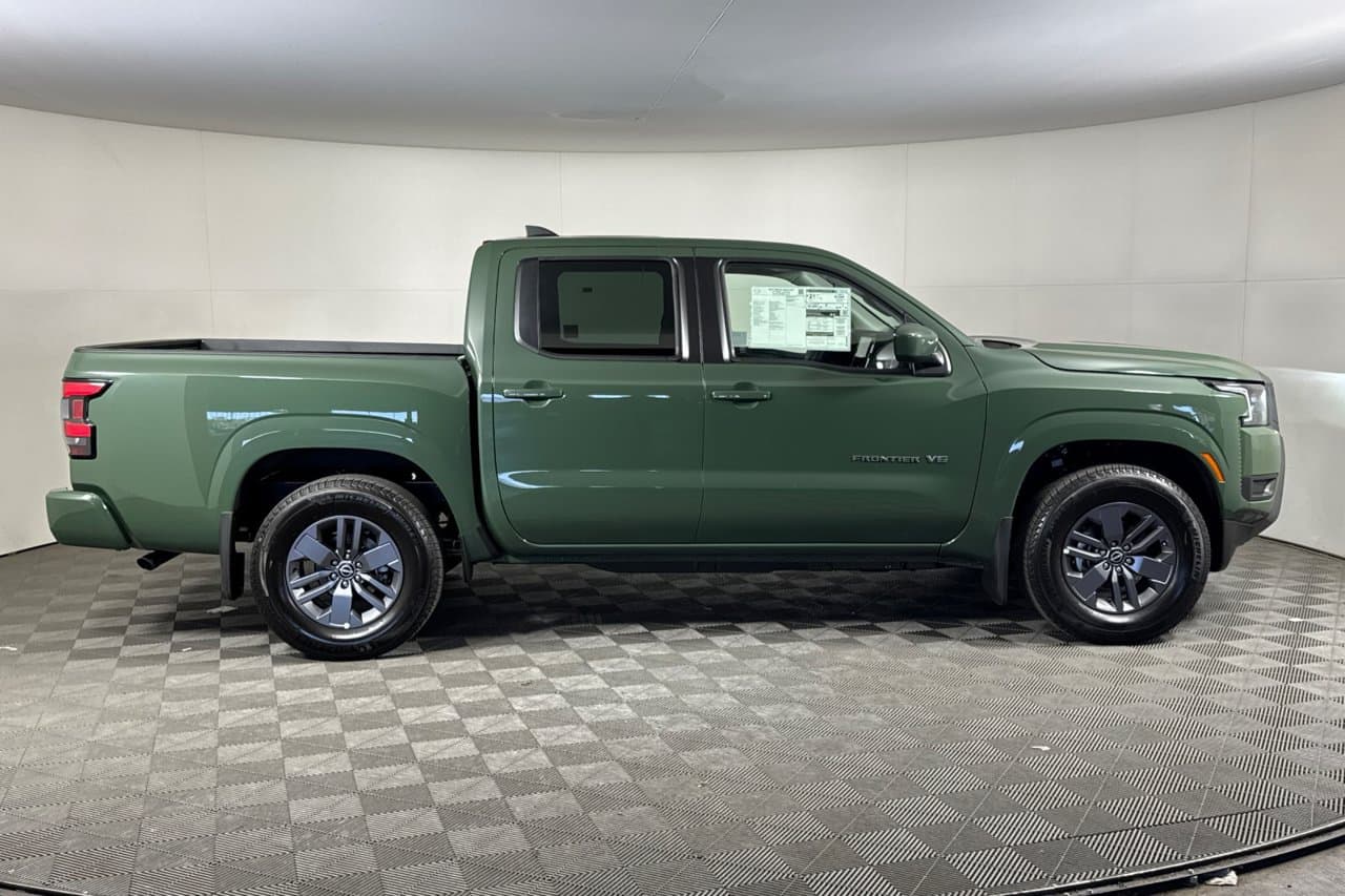 2027 Nissan Frontier SV 2