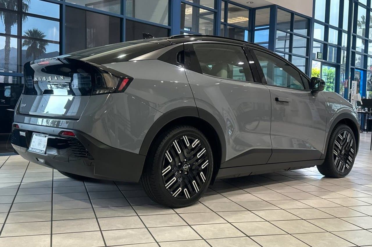 2026 Nissan LEAF PLATINUM+ 4