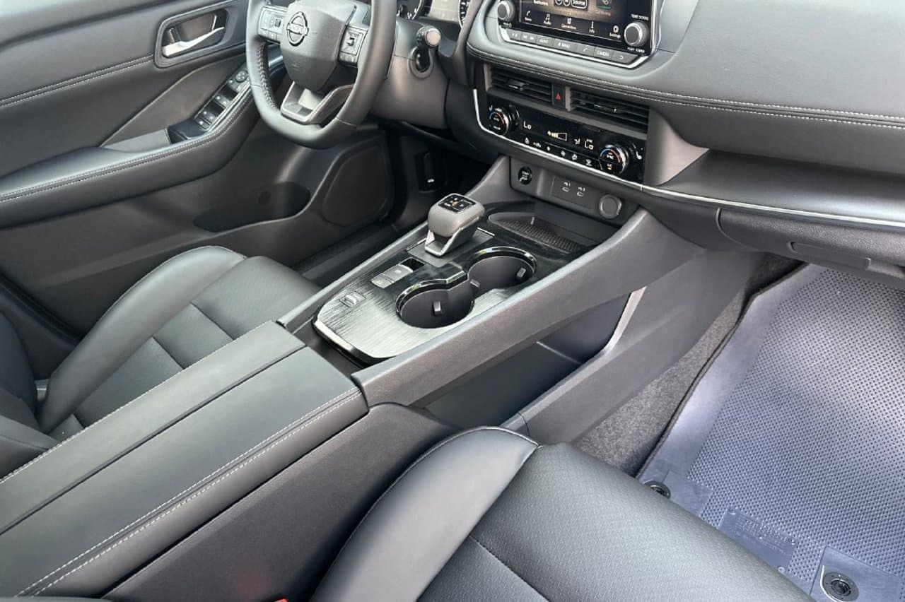 2026 Nissan Rogue Dark Armor 14