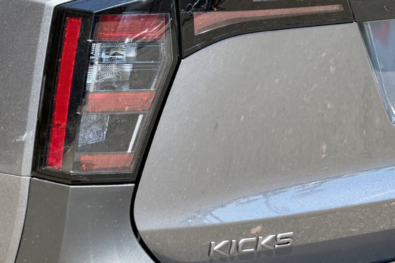 2027 Nissan Kicks S 23
