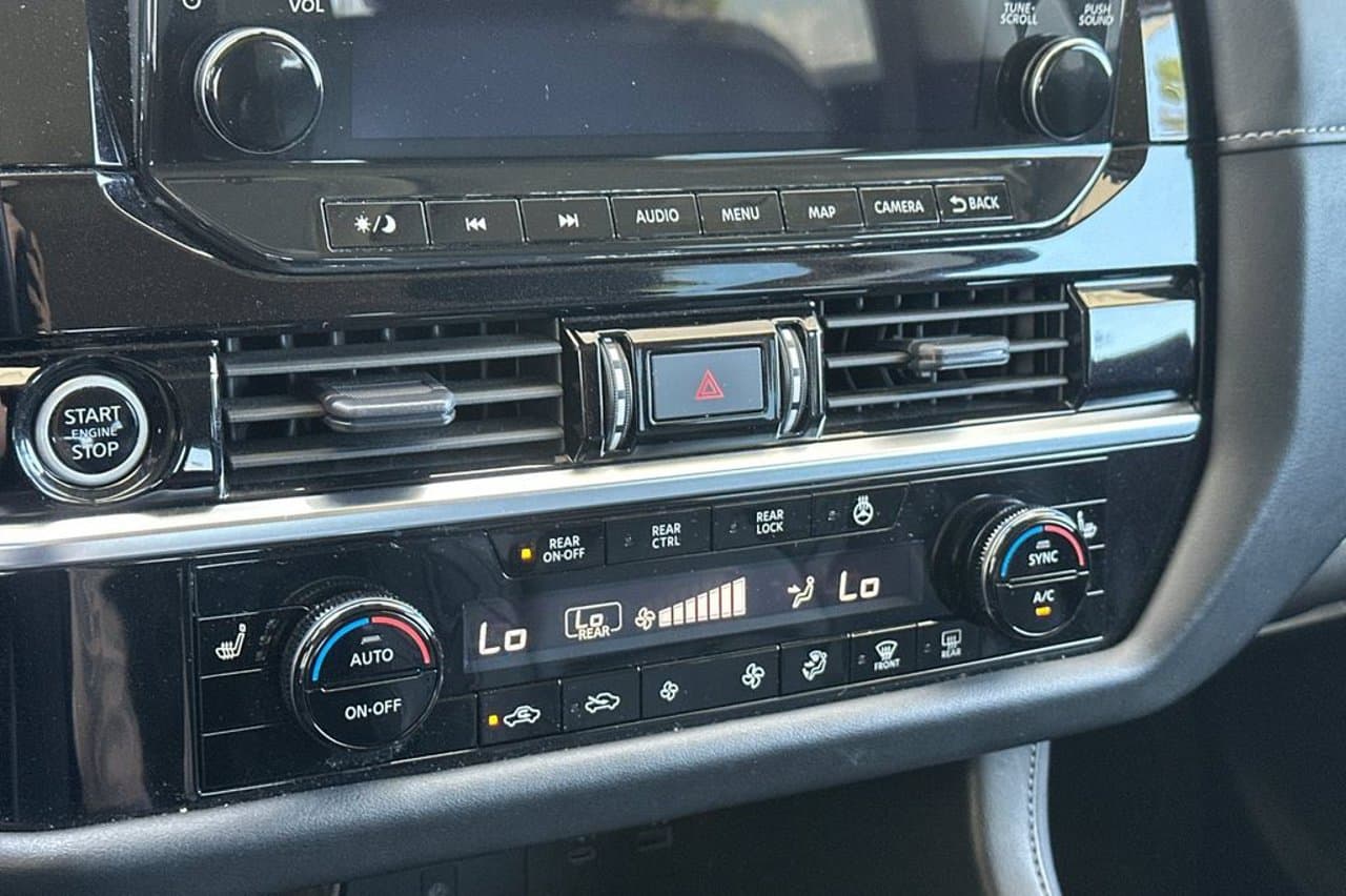 2024 Nissan Pathfinder SL 18
