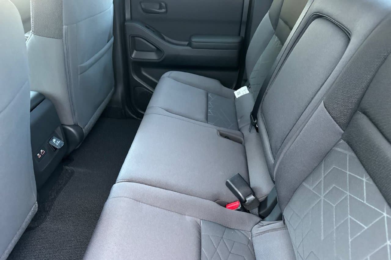 2027 Nissan Frontier SV 10