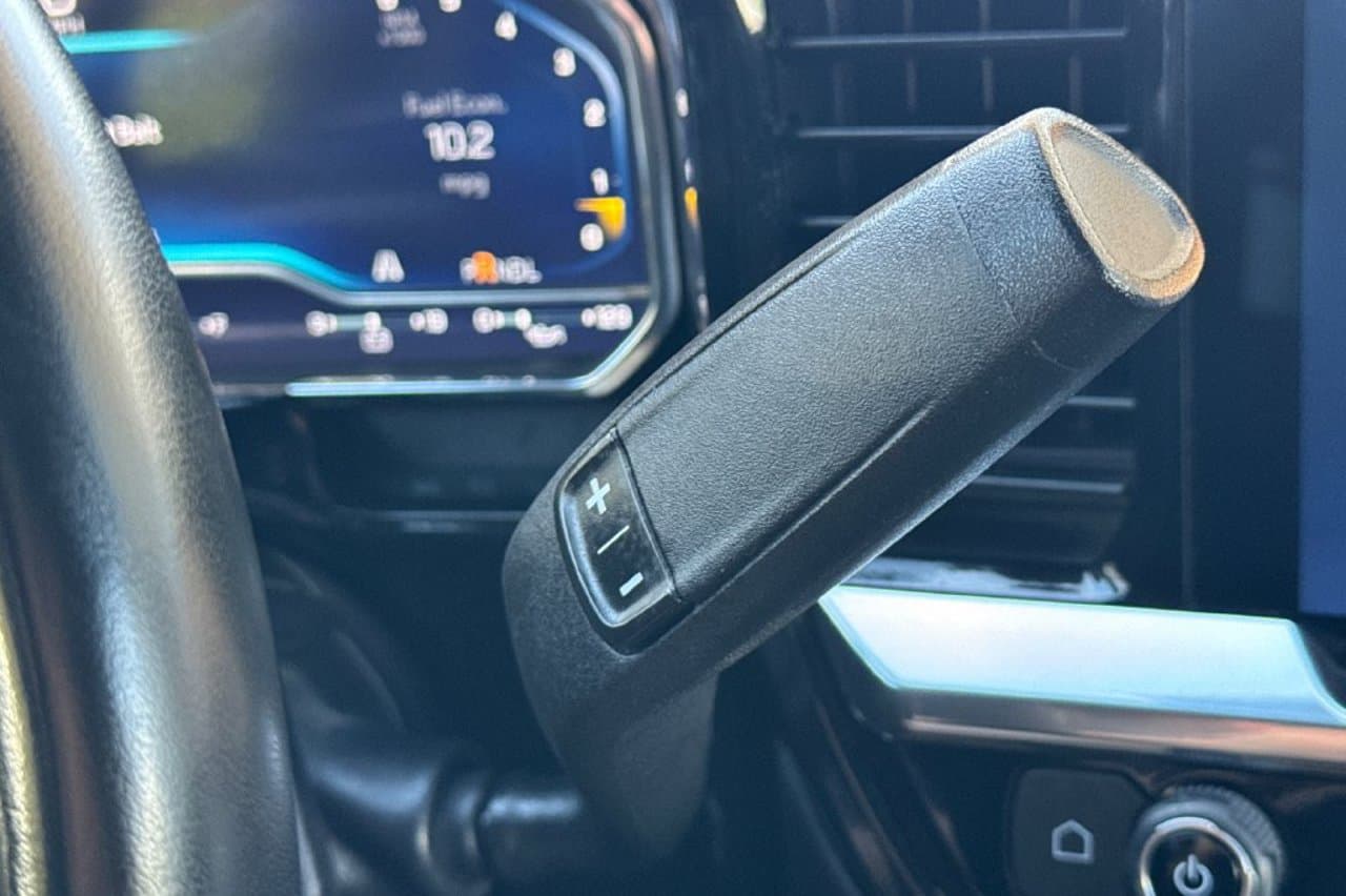 2025 Chevrolet Silverado 1500 LT 18