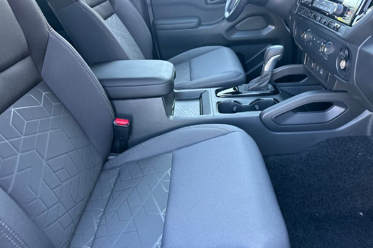 2027 Nissan Frontier SV 12