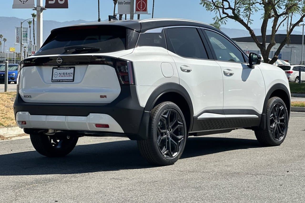 2026 Nissan Kicks SR 3