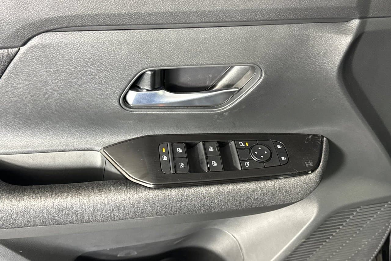 2027 Nissan Kicks SV 8