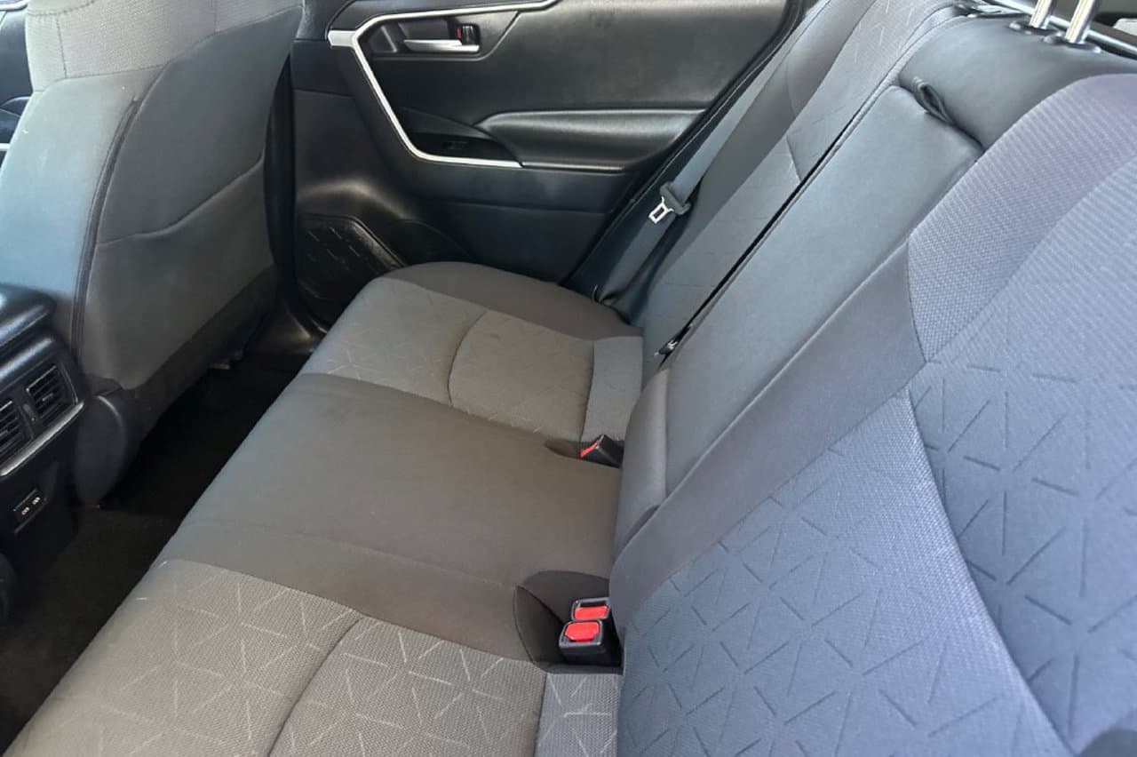 2025 Toyota RAV4 XLE 10