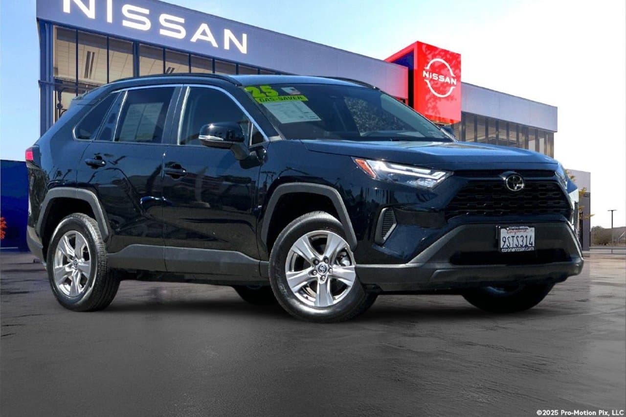 2025 Toyota RAV4 XLE 2