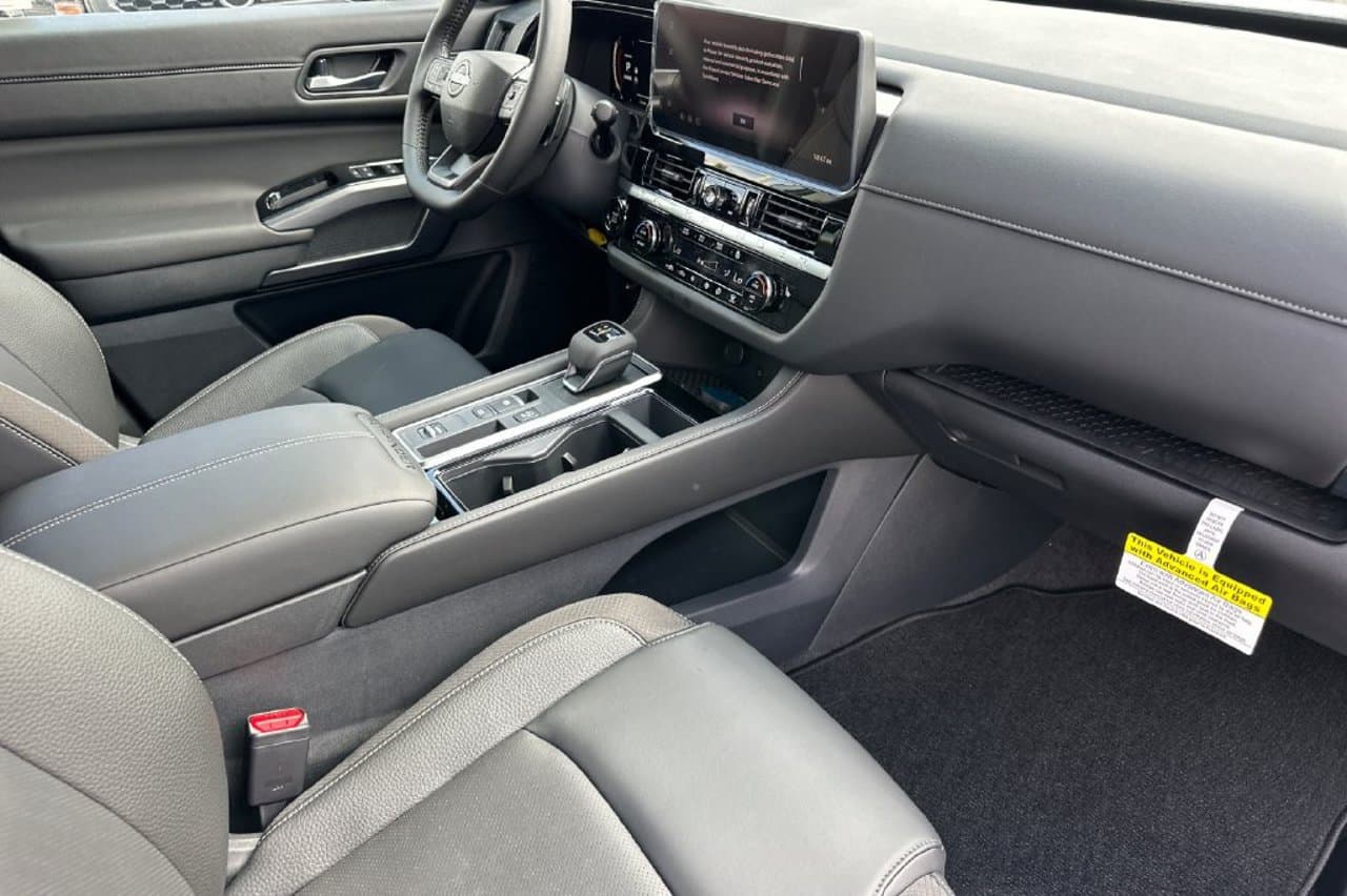 2026 Nissan Pathfinder SL 15