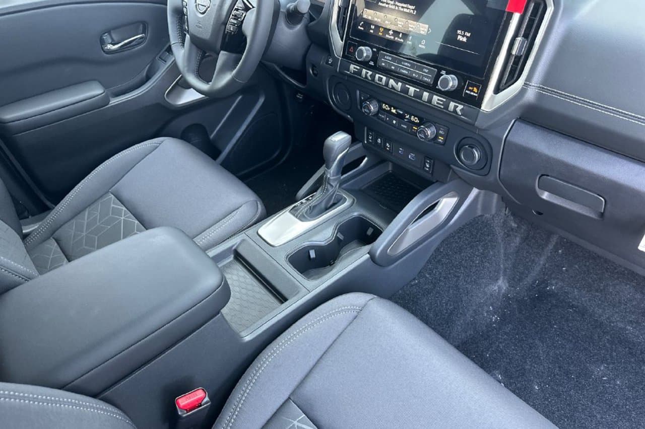 2027 Nissan Frontier SV 13