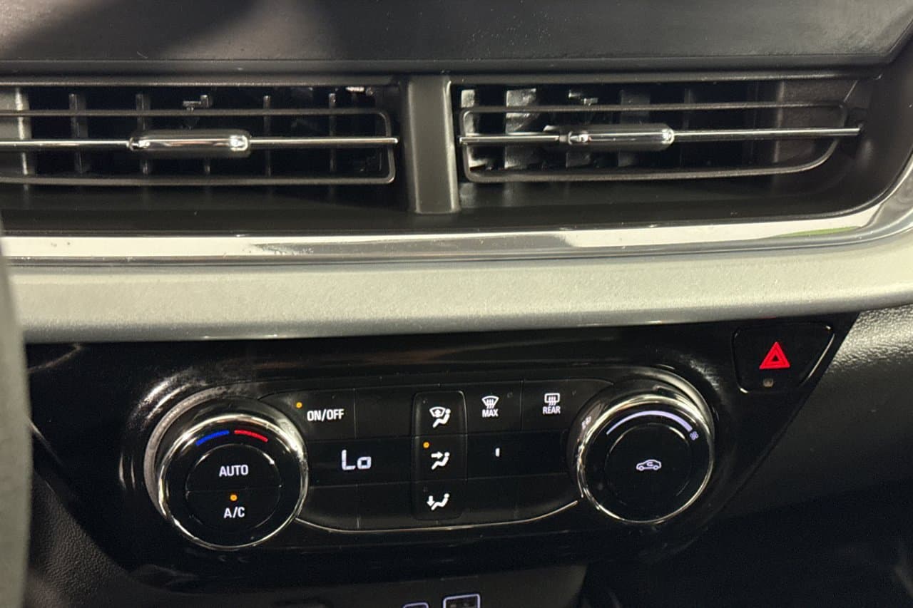 2025 Chevrolet Trax LT 17