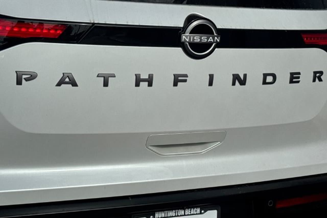 2026 Nissan Pathfinder SV 24