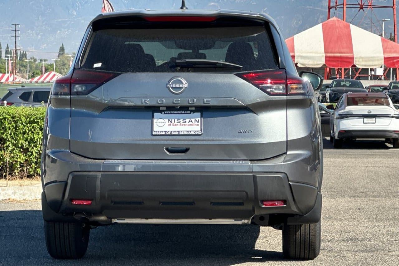 2026 Nissan Rogue SV 4